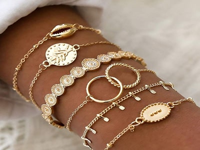 ست کردن دستبند طلا با لباس