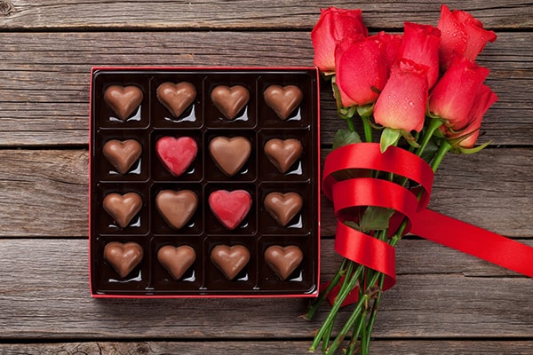 خرید گل و شکلات برای کادو ولنتاین برای همسر خانم