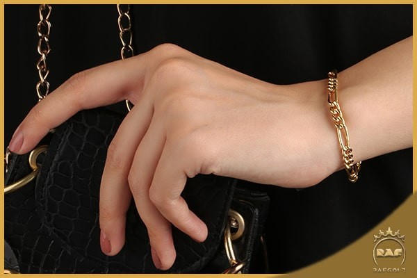 دستبند طلا کارتیه طرفداران زیادی در تمام سنسن دارد.
